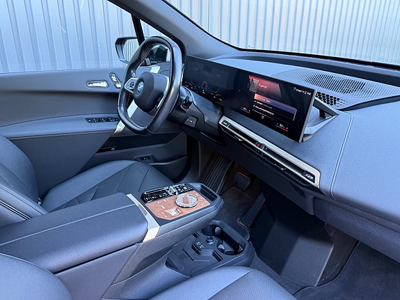 BMW iX 26 of 30