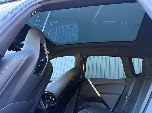 BMW iX 19 of 30