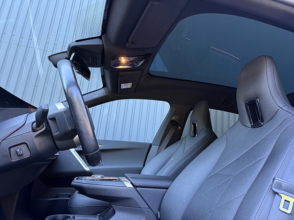 BMW iX 10 of 30