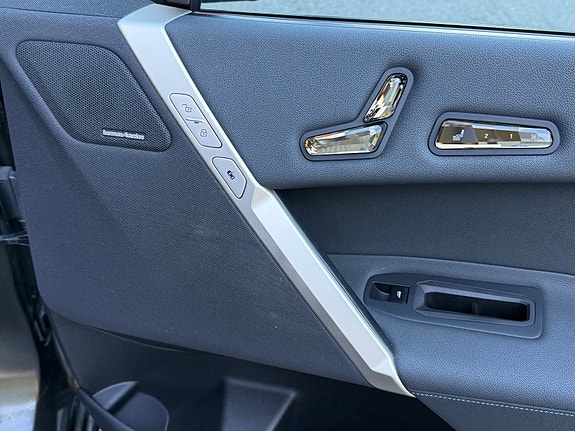 BMW iX 28 of 30