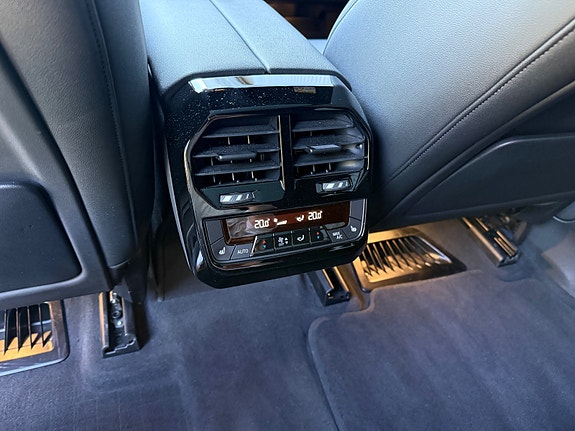 BMW iX 15 of 30