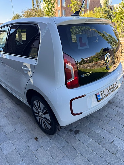 Volkswagen e-Up! 7 of 15