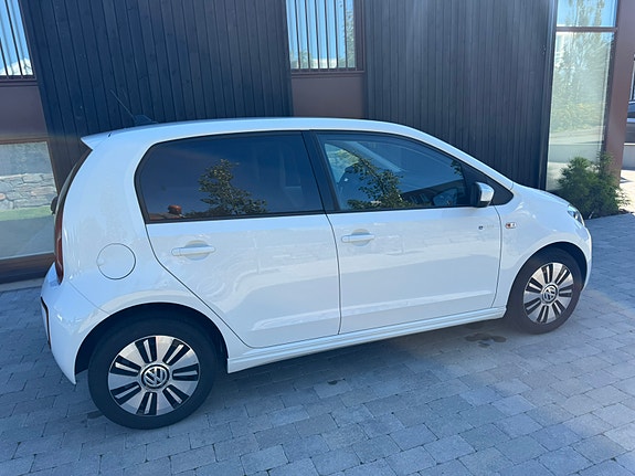 Volkswagen e-Up! 2 of 15