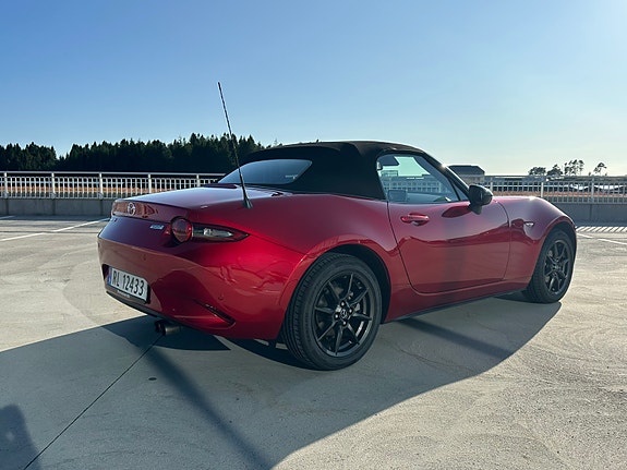 Mazda MX-5 4 of 25