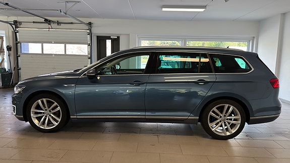 Volkswagen Passat 5 of 30