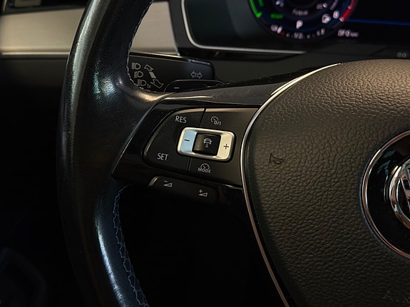 Volkswagen Passat 29 of 30