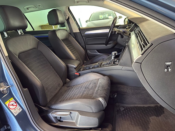 Volkswagen Passat 23 of 30