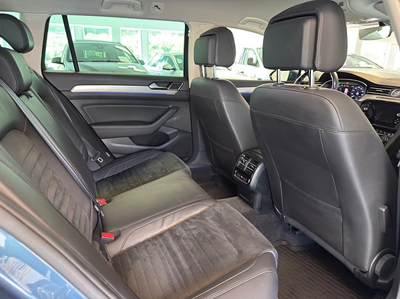 Volkswagen Passat 18 of 30