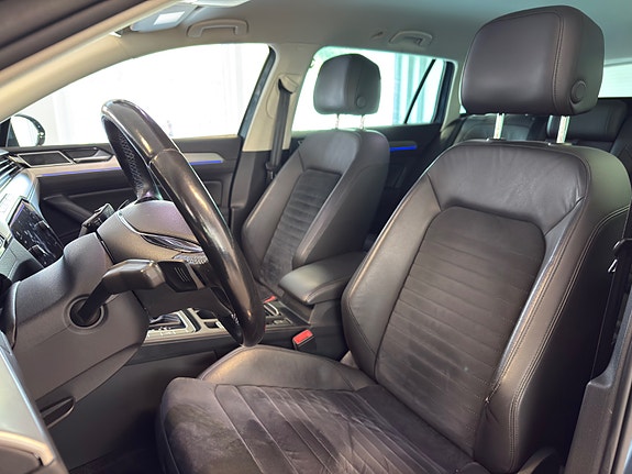 Volkswagen Passat 12 of 30