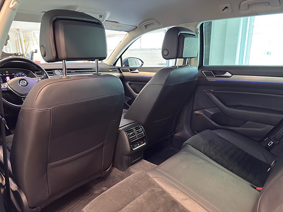 Volkswagen Passat 13 of 30