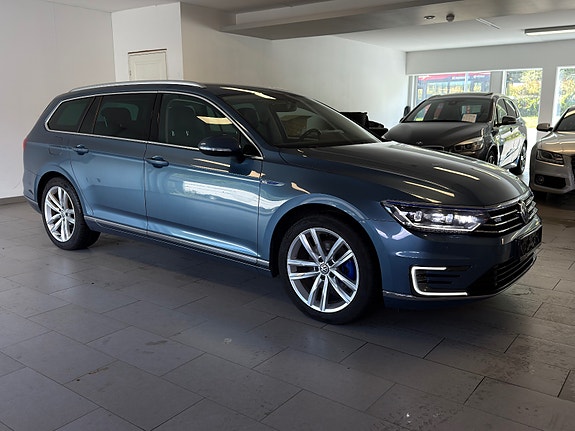 Volkswagen Passat 2 of 30
