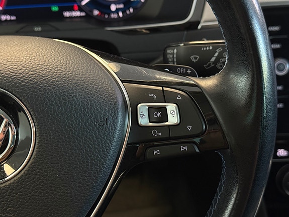 Volkswagen Passat 30 of 30