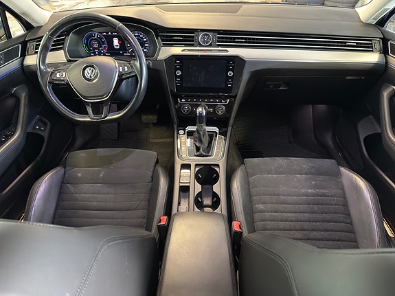 Volkswagen Passat 21 of 30