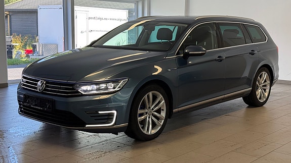 Volkswagen Passat 4 of 30