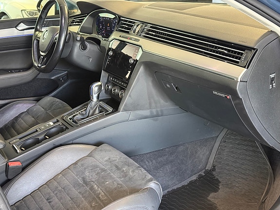 Volkswagen Passat 22 of 30