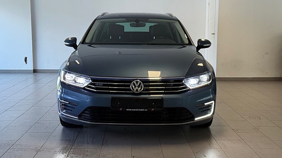 Volkswagen Passat 3 of 30