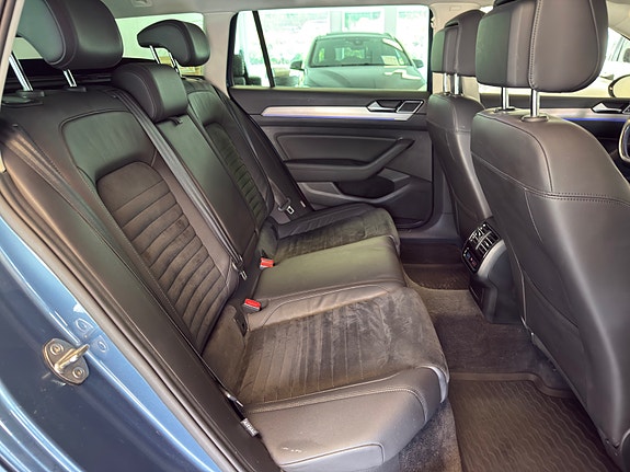 Volkswagen Passat 19 of 30