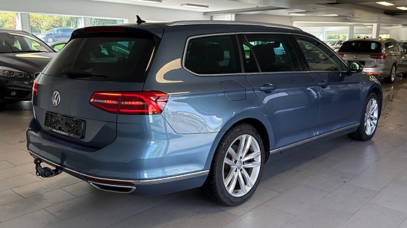 Volkswagen Passat 8 of 30