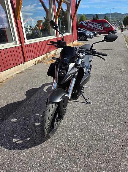 Suzuki GSX-8S 5 of 5