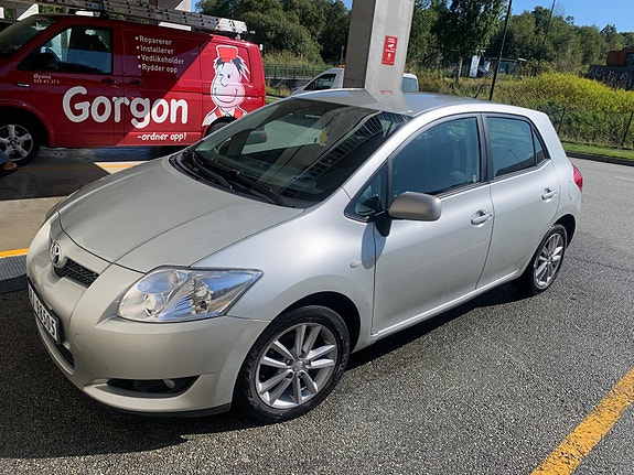 Toyota Auris 8 of 11