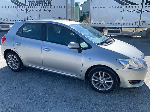 Toyota Auris 9 of 11