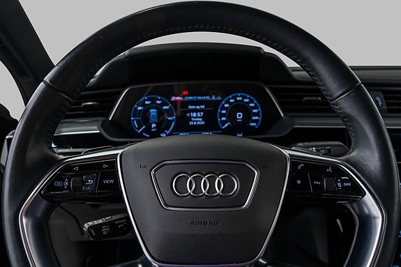 Audi e-tron Sportback 17 of 28