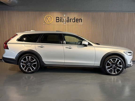 Volvo V90 Cross Country 3 of 30