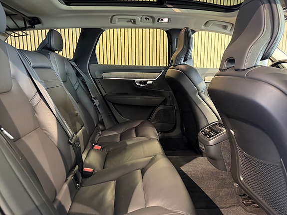 Volvo V90 Cross Country 11 of 30