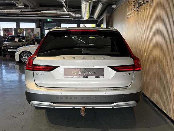 Volvo V90 Cross Country 17 of 30