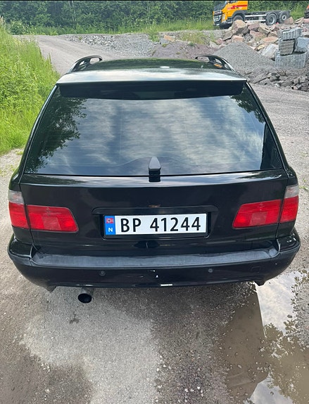 BMW 540i 5 of 7