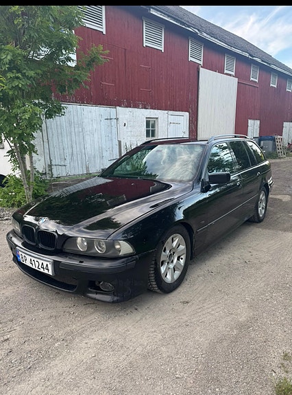BMW 540i 3 of 7