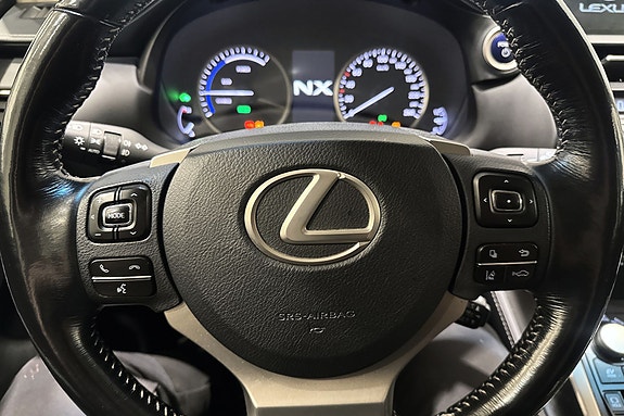 Lexus NX300h 11 of 22