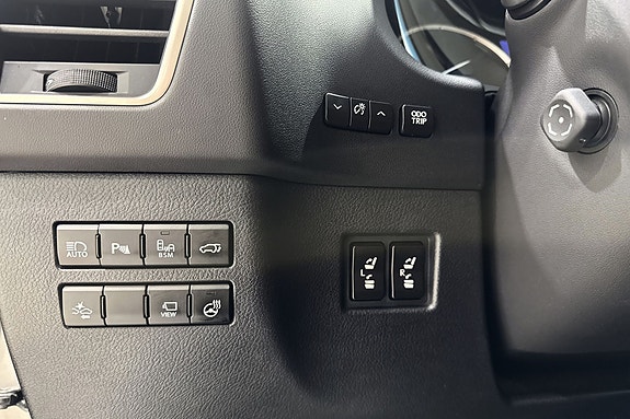 Lexus NX300h 9 of 22