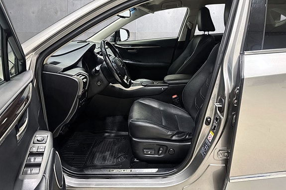 Lexus NX300h 8 of 22
