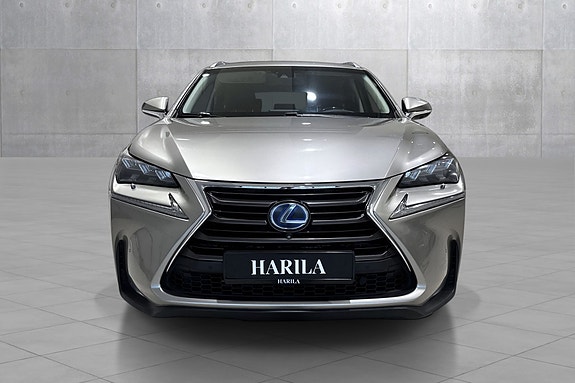 Lexus NX300h 2 of 22