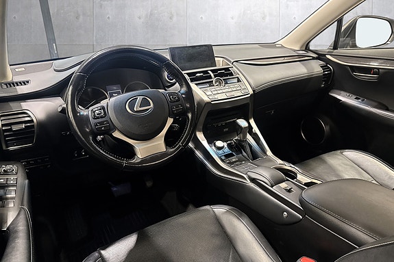 Lexus NX300h 10 of 22