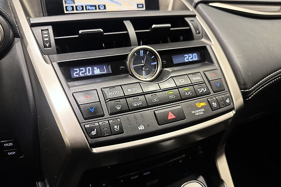 Lexus NX300h 16 of 22