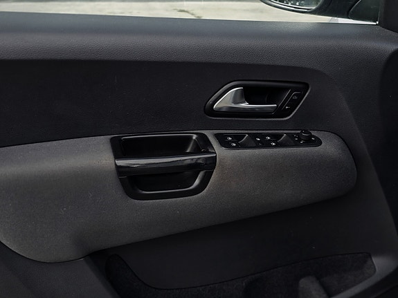 Volkswagen Amarok 25 of 30