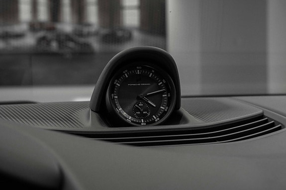 Porsche Taycan Cross Turismo 26 of 30