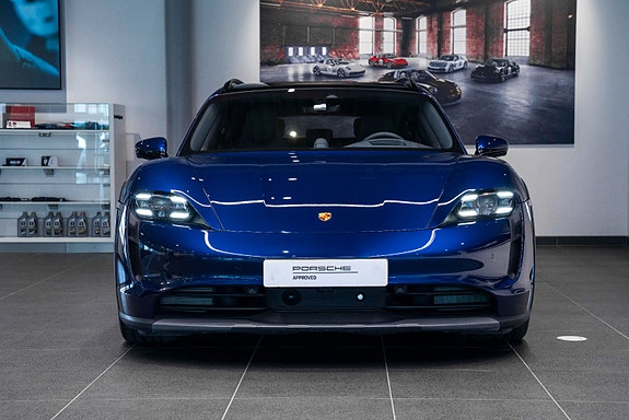 Porsche Taycan Cross Turismo 8 of 30
