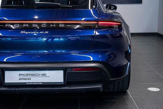 Porsche Taycan Cross Turismo 4 of 30