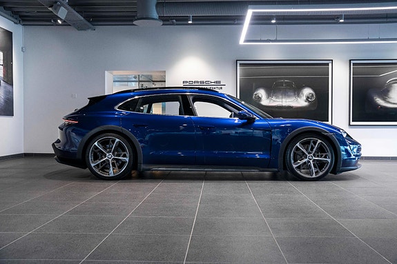 Porsche Taycan Cross Turismo 6 of 30