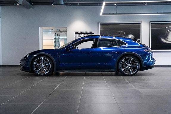 Porsche Taycan Cross Turismo 2 of 30
