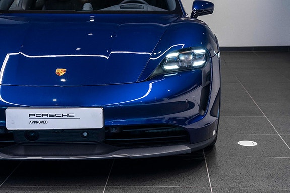 Porsche Taycan Cross Turismo 9 of 30