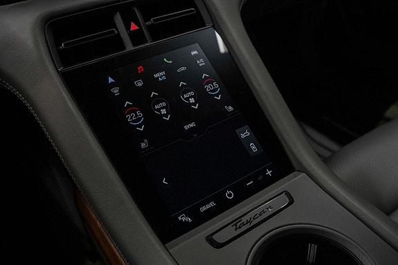 Porsche Taycan Cross Turismo 21 of 30