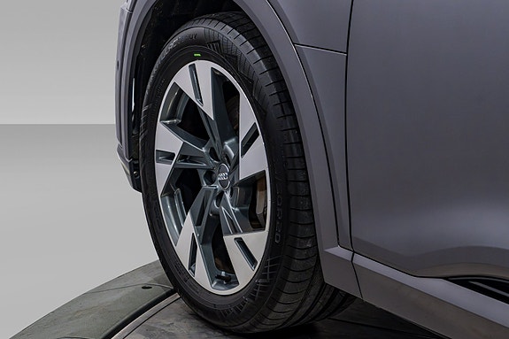 Audi e-tron 9 of 28