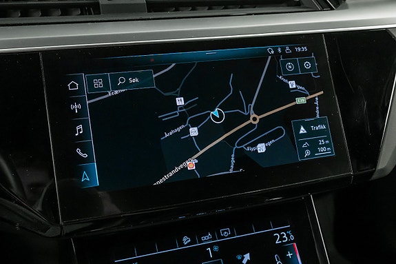 Audi e-tron 13 of 28
