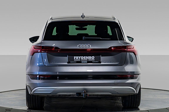 Audi e-tron 8 of 28