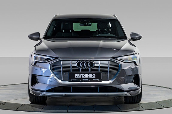 Audi e-tron 4 of 28