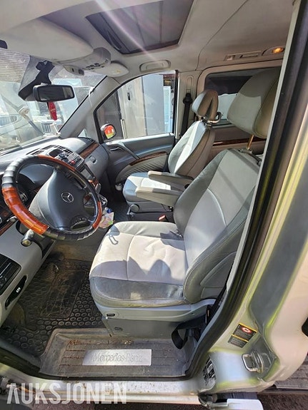 Mercedes-Benz Viano 17 of 30